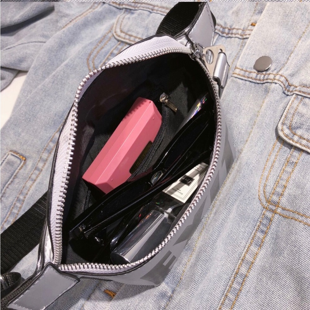 Quoted Waist Bag - Picture 3 of 4